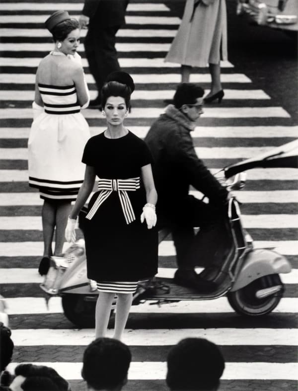 William Klein, Simone + Nina, Piazza di Spagna, Rome, 1960