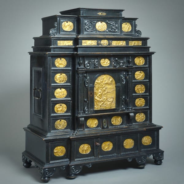 FINE EARLY 17TH CENTURY EBONISED TABLE CABINET