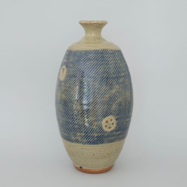 Paddled bottle (Four Small Circles)