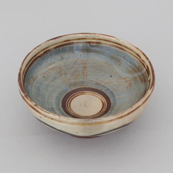 Footed bowl with incised chevron motifs