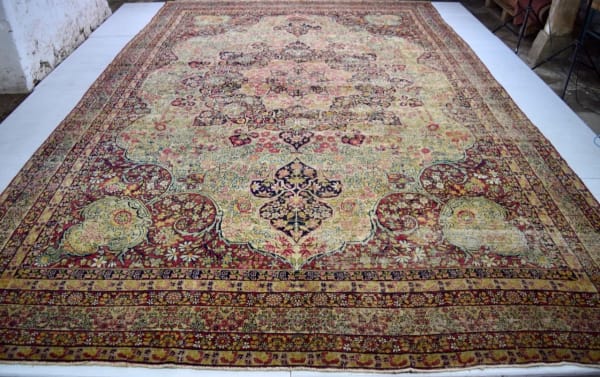 Kirman Ravar carpet, Persia 476 x 318cm late 19th century