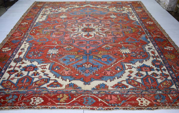 Heriz Serapi carpet, Persia 368 x 290cm late 19th century