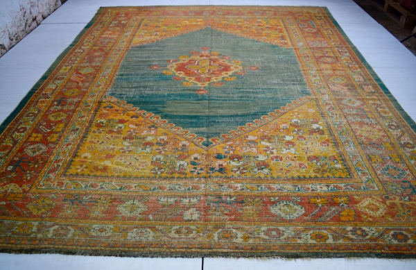 Ushak carpet, Anatolia 381 x 289cm late 19th century