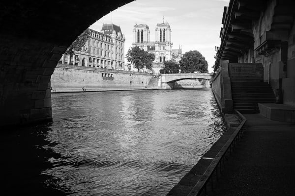 VIEW TO CATHÉDRALE NOTRE-DAME de Paris , 2016