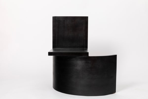 100 sedie in una notte, Sedia 75 - Sedia inavvertitamente seduta su una casuale pedana