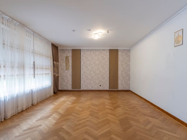 Gregor Schneider, WOHNZIMMER HAUS ALHMAM ALDAAS, 2025