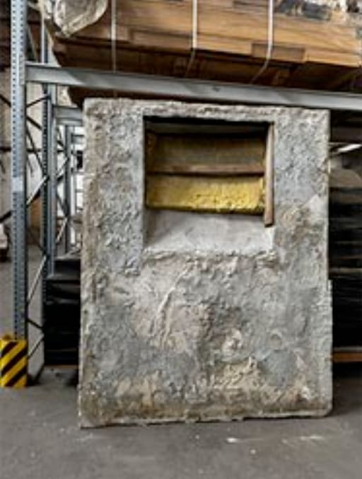 Gregor Schneider, KELLERWAND MIT FENSTER, 1998