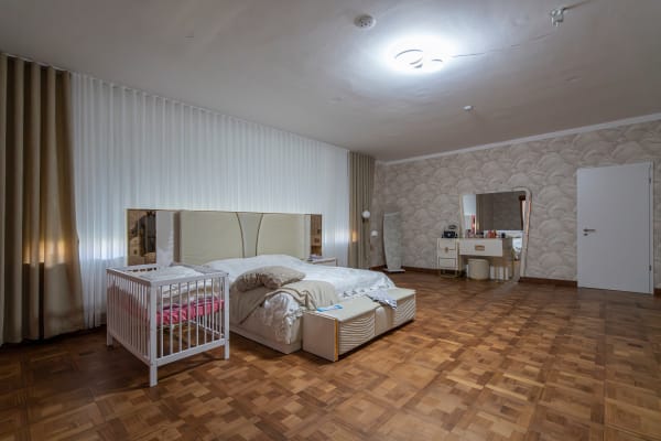 Gregor Schneider, SCHLAFZIMMER HAUS ALHMAM ALDAAS, 2025