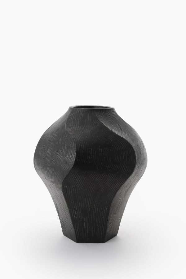 Lee Song-Am, Black Jar, 2025