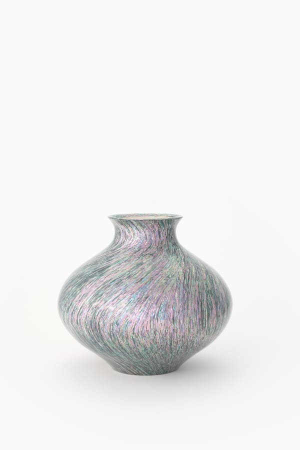 Lee Chang-soo, Mother-of-pearl Jar, 2025