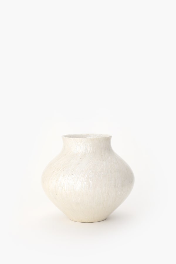 Lee Chang-soo, White Mother-of-pearl Jar, 2025