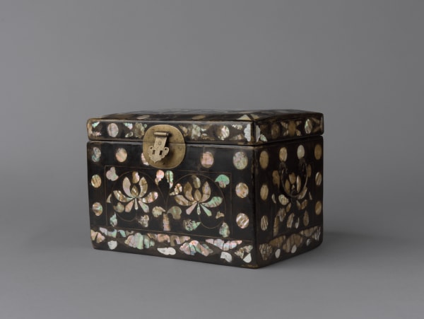 Unknown, Joseon Dynasty (1392–1897), Lacquer Stationary Box Inlaid with Mother-of-Pearl, 17th - 18th century,
