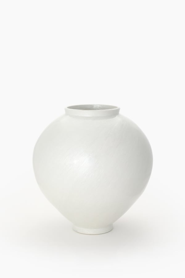 Lee Chang-soo, White Mother-of-pearl Moon Jar, 2025