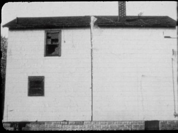 Gordon Matta-Clark, Splitting, 1974