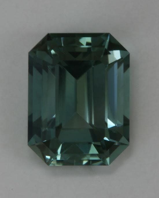 Gray green Emerald Cut 1.91 ct