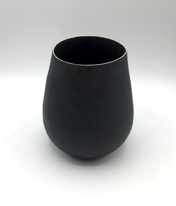 Duncan Cheetham, large mat black pot, 2021