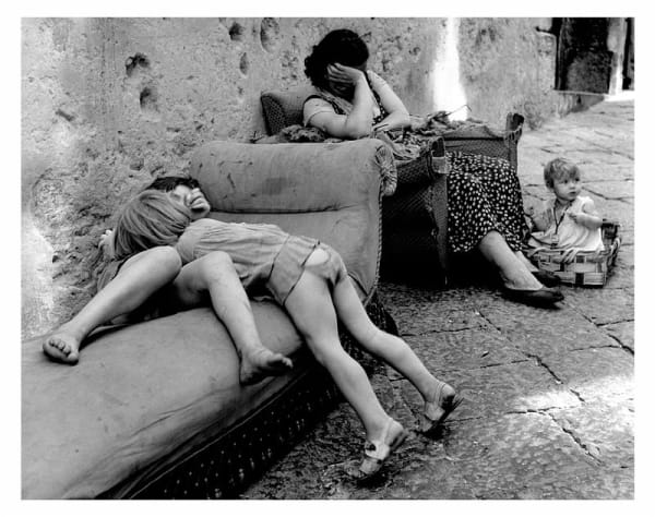 Sabine Weiss, Une rue à Naples, 1955