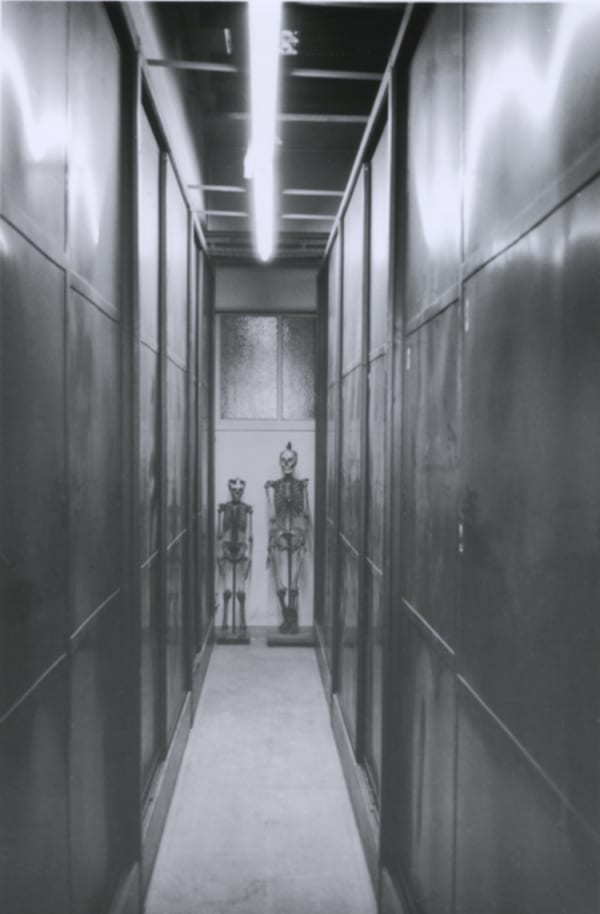 Hervé Guibert Musée de l'Homme, Paris Tirage gélatino-argentique d'époque 11,5 x 17,5 cm Dim. papier: 13,8 x 19,7 cm