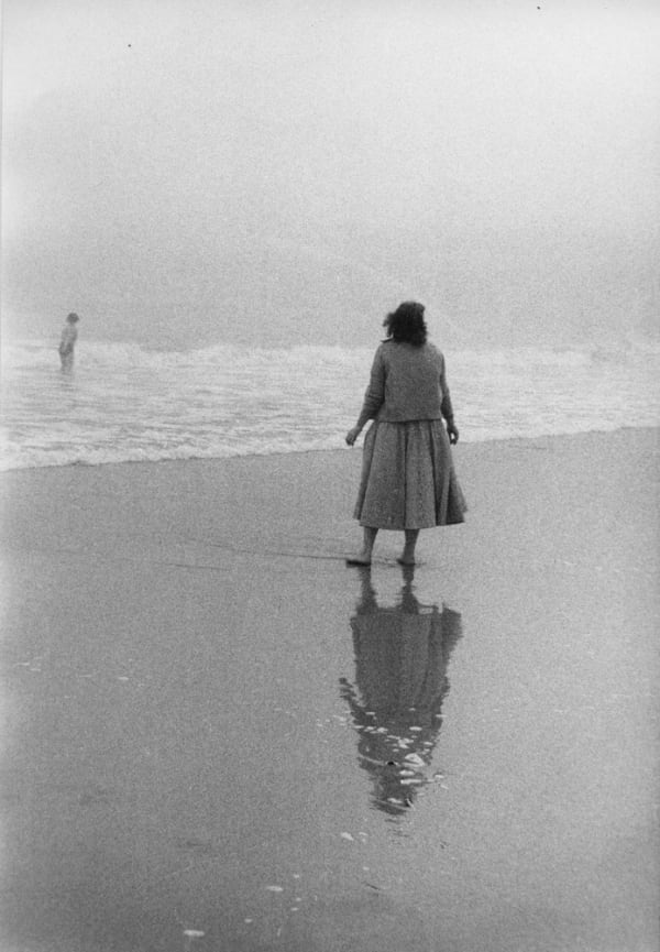 Sabine Weiss Coney Island, New York Tirage gélatino-argentique d'époque réalisé par l'artiste 19,1 x 28,3 cm Dim. papier: 19,1 x 28,3 cm