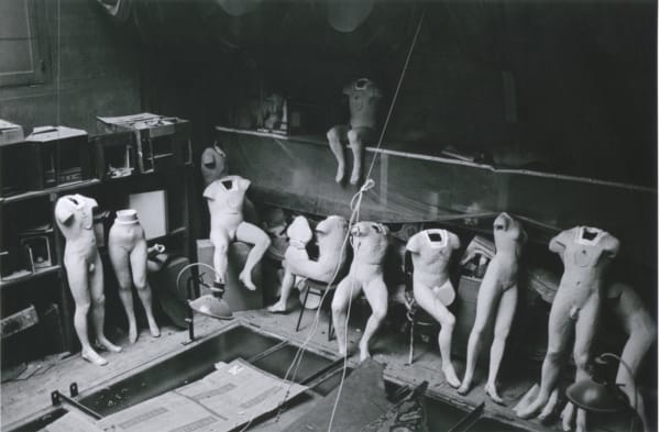 Hervé Guibert Musée Grévin, Paris Tirage gélatino-argentique d'époque 17 x 25,5 cm Dim. papier: 20 x 30 cm