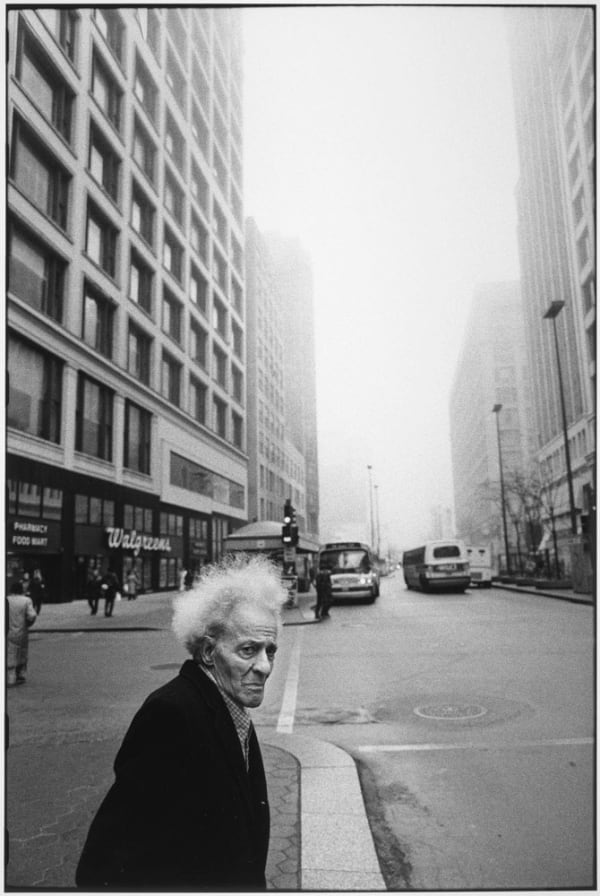 Tom Arndt Man on the street, Chicago Tirage gélatino-argentique postérieur, réalisé par l'artiste 32 x 21,5 cm Dim. papier: 35,5 x 27,9 cm