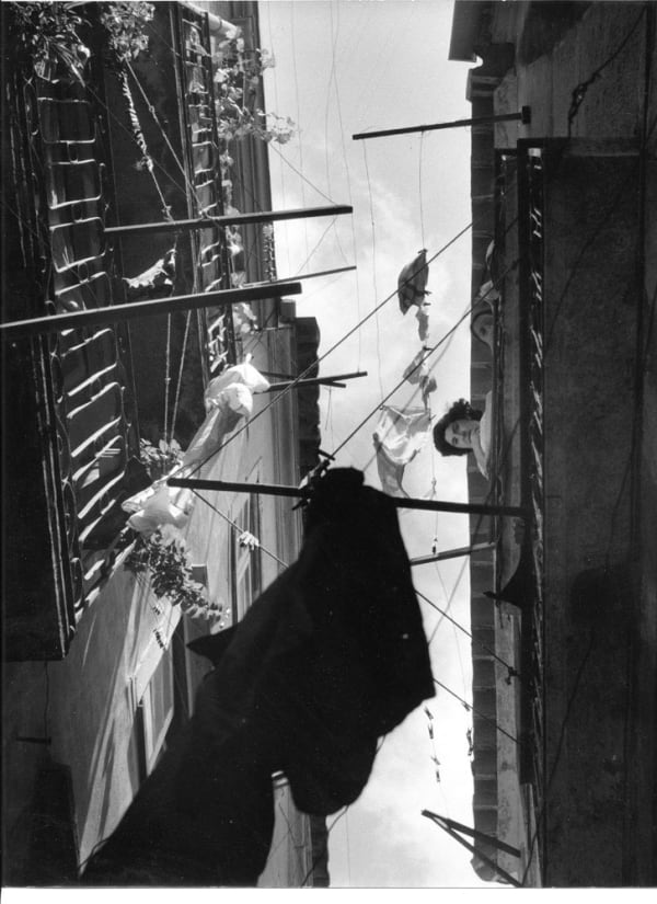 Sabine Weiss Portugal Tirage gélatino-argentique d'époque réalisé par l'artiste 22,5 x 28 cm Dim. papier: 22,5 x 28 cm