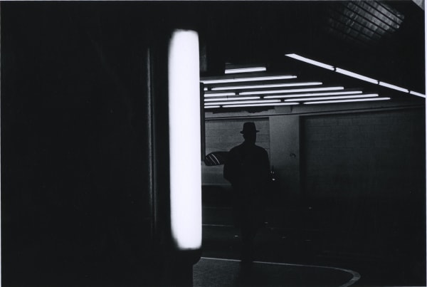 Ray K. Metzker Early Philadelphia Tirage gélatino-argentique postérieur, réalisé par l'artiste 22,5 x 15 cm Dim. papier: 20,3 x 25,4 cm