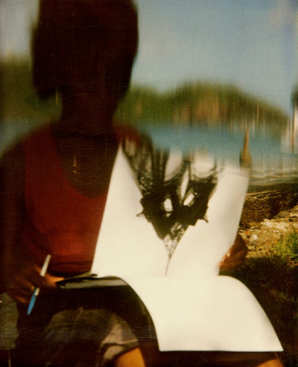 Rodolf Hervé Photo avec dépliant de la Tour Eiffel Tirage sur papier Pearl d'Hahnemühle d'après Polaroïd Dim. papier: 45 x 50 cm