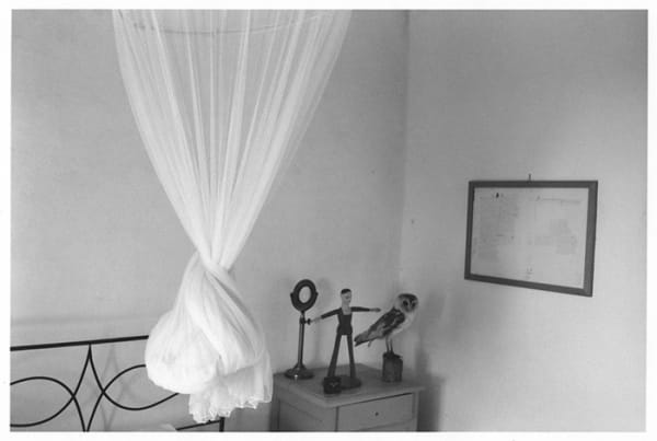 Hervé Guibert Moustiquaire nouée, Santa Caterina Tirage gélatino-argentique d'époque 15 x 22,7 cm Dim. papier: 24,2 x 30,5 cm