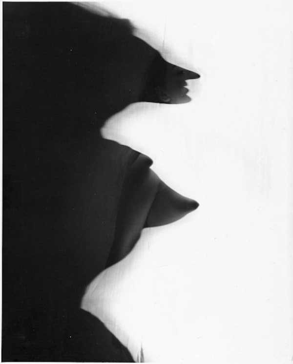 Erwin Blumenfeld New York Tirage gélatino-argentique d'époque, réalisé par l'artiste 35,2 x 28 cm Dim. papier: 35,2 x 28 cm