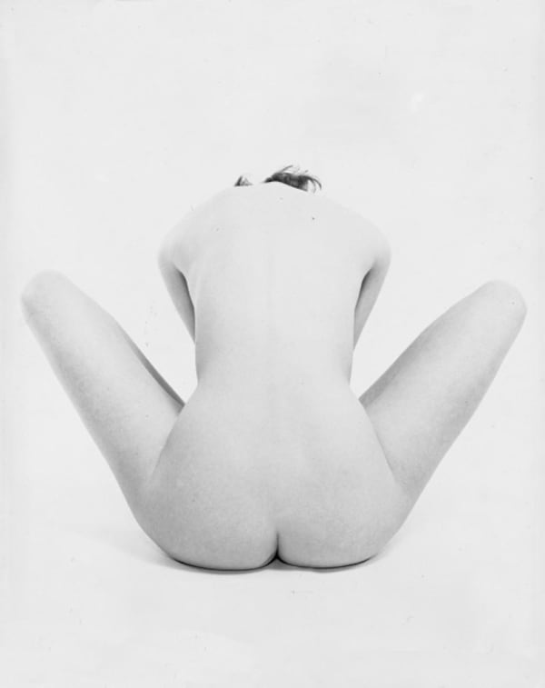 Erwin Blumenfeld Betty Bierne Tirage gélatino-argentique d'époque, réalisé par l'artiste 35,2 x 28 cm Dim. papier: 35,2 x 28 cm