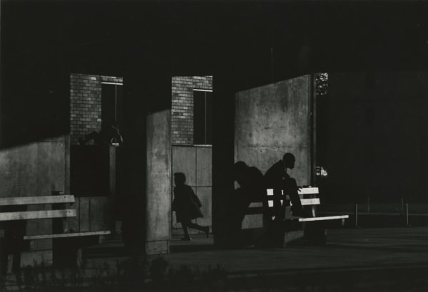 Ray K. Metzker Chicago - Non Loop Tirage gélatino-argentique postérieur, réalisé par l'artiste 15,1 x 21,4 cm Dim. papier: 20 x 25 cm