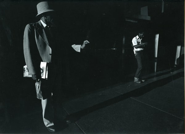 Ray K. Metzker City Whispers, Philadelphia Tirage gélatino-argentique d'époque, réalisé par l'artiste 30,3 x 22 cm Dim. papier: 35,4 x 27,5 cm