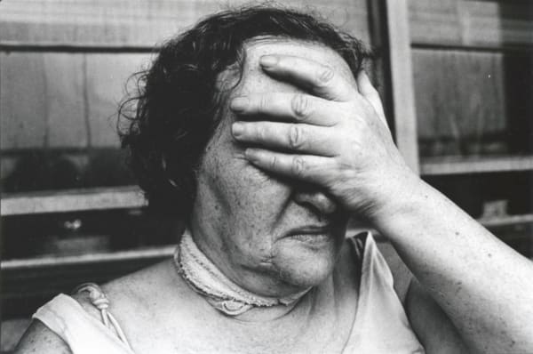 Arlene Gottfried, Untitled (Mommie covering face with hand), n.d.