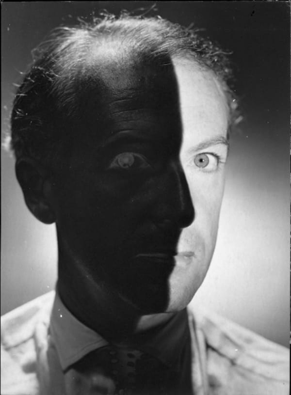 Erwin Blumenfeld Cecil Beaton Tirage gélatino-argentique d'époque, réalisé par l'artiste 33 x 24,2 cm Dim. papier: 33 x 24,2 cm