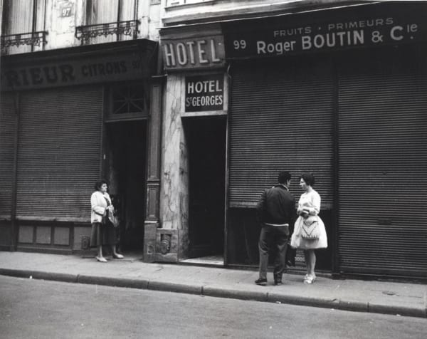 Marvin E. Newman Hotel St. Georges, Rue Saint Denis, Paris, Prostitution Series Tirage gélatino-argentique d'époque 19 x 24 cm Dim. papier: 20 x 25 cm