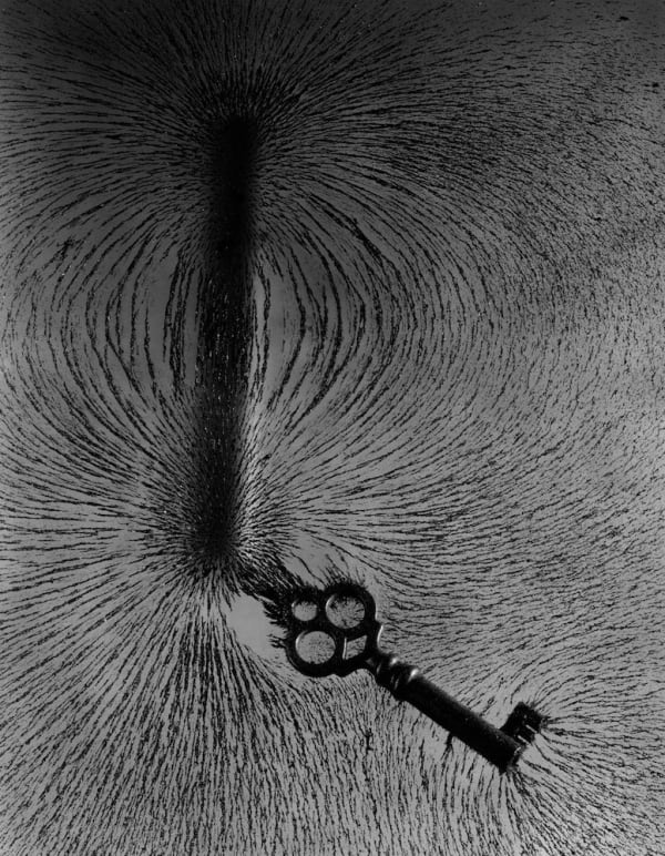 Berenice Abbott Magnetism with Key Tirage gélatino-argentique postérieur 49,5 x 38,4 cm Dim. papier: 76,2 x 60,9 cm