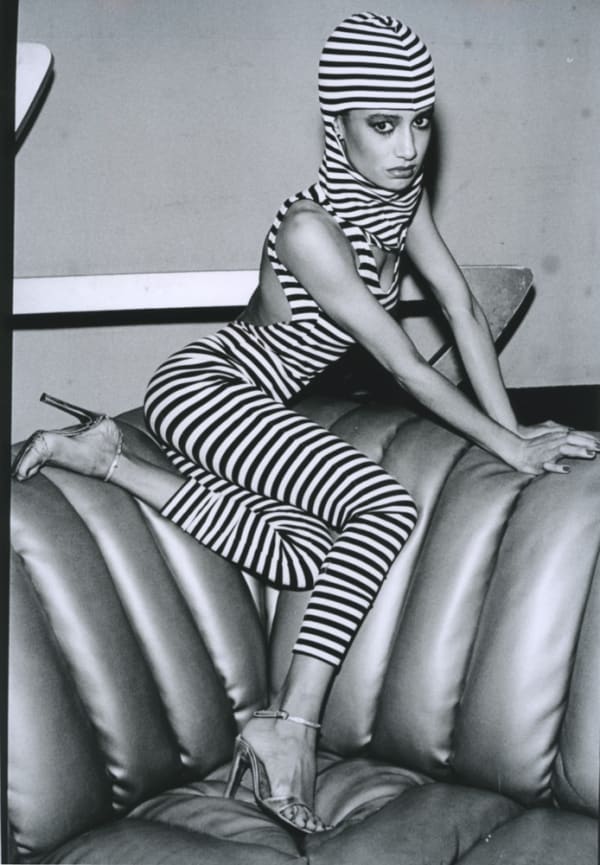 Arlene Gottfried Striped woman at Studio 54, New York Tirage gélatino-argentique 20,2 x 30,2 cm Dim. papier: 27,6 x 35,3 cm