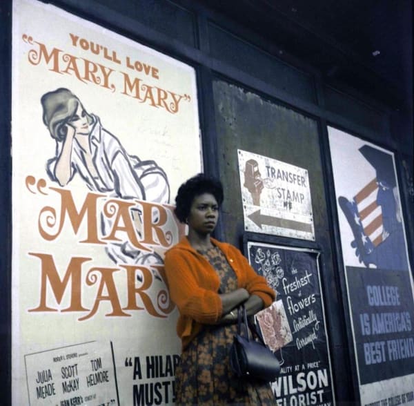 Vivian Maier Chicago, IL Tirage chromogène, posthume 30 x 30 cm Dim. papier: 40 x 50 cm