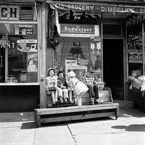 Vivian Maier New York, NY, n.d. Tirage gélatino-argentique, posthume 30,5 x 30,5 cm Dim. papier: 50,8 x 40,6 cm