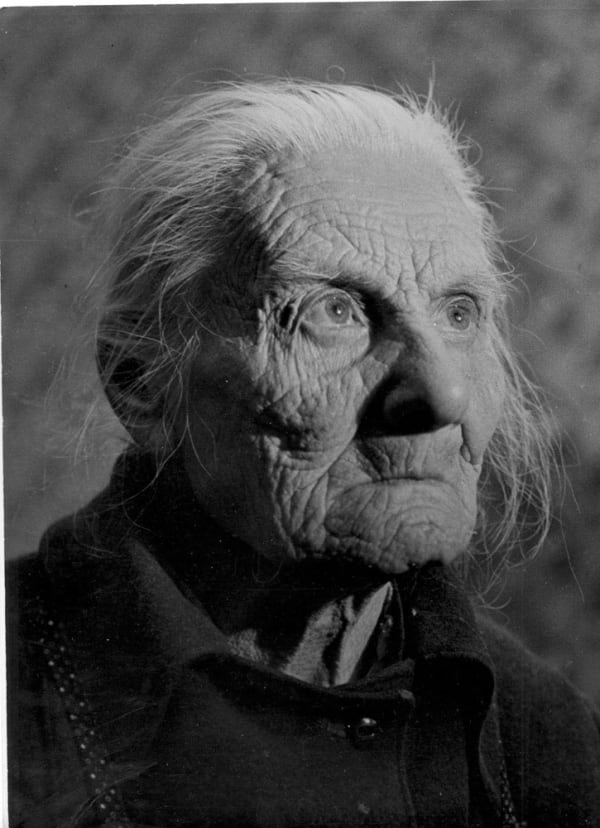 Sabine Weiss Dun-sur-Auron, France Tirage gélatino-argentique postérieur 23,5 x 30 cm Dim. papier: 30 x 40 cm