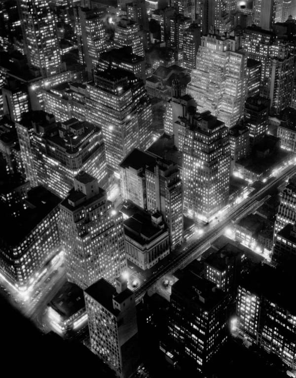 Berenice Abbott Nightview, New York Tirage gélatino-argentique postérieur 26,4 x 34 cm Dim. papier: 40 x 50 cm