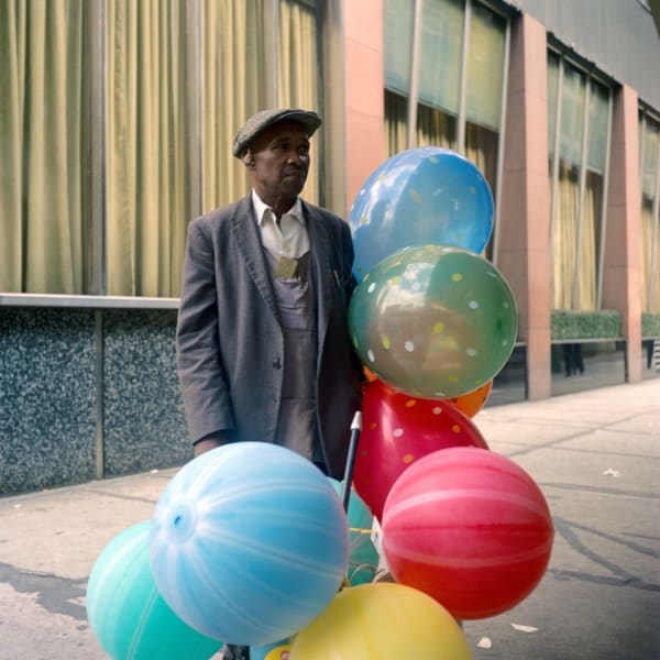 Vivian Maier Chicago Tirage chromogène, posthume 30,4 x 30,6 cm Dim. papier: 40,4 x 51 cm