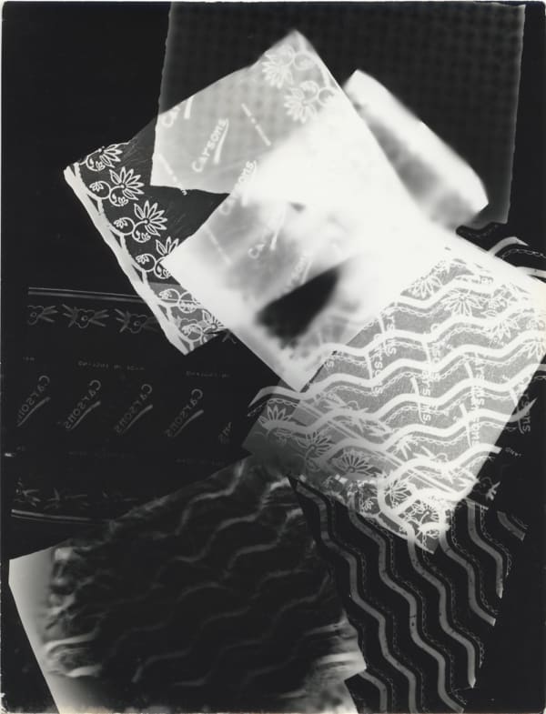 Raoul Hausmann Papiers à gâteaux, Limoges Rayogramme, tirage gélatino-argentique d'époque 18 x 24 cm Dim. papier: 18 x 24 cm