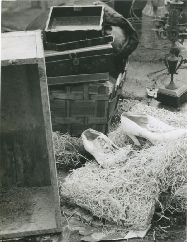 Jean Moral Place Mériadeck, Bordeaux Tirage gélatino-argentique d'époque 15,9 x 12,2 cm 5.91 x 4.72 in Dim. papier: 15,9 x 12,2 cm