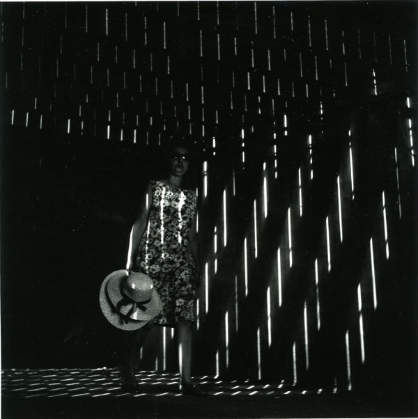 Ray K. Metzker Under the boardwalk, Atlantic City Tirage gélatino-argentique postérieur, réalisé par l'artiste 20,2 x 20,2 cm Dim. papier: 35,5 x 27,6 cm