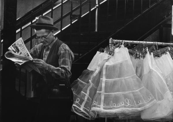 Sabine Weiss New York Tirage gélatino-argentique d'époque réalisé par l'artiste 22,5 x 29 cm Dim. papier: 22,5 x 29 cm