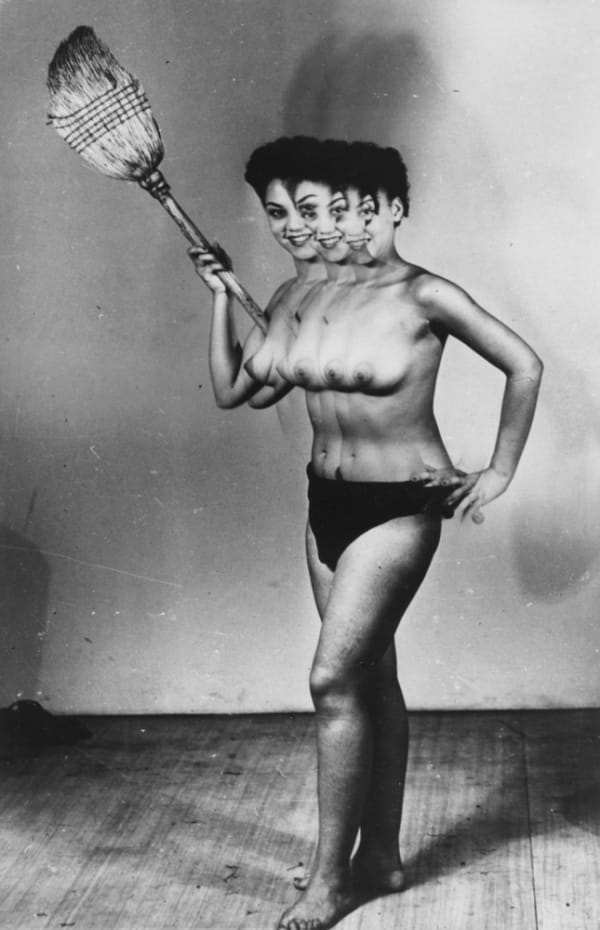 Weegee Strange-looking girls Tirage gélatino-argentique d'époque 16,5 x 11 cm Dim. papier: 18 x 12,5 cm