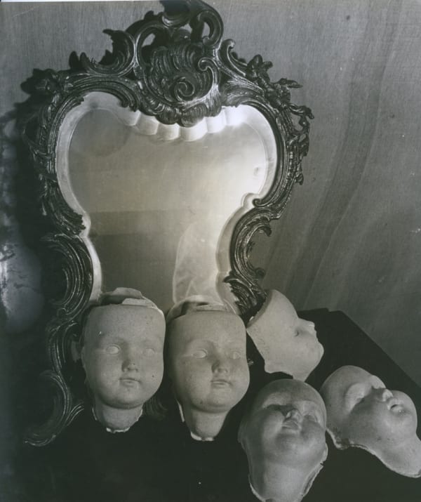 Denise Bellon, Natures mortes, poupées, c. 1930-1940