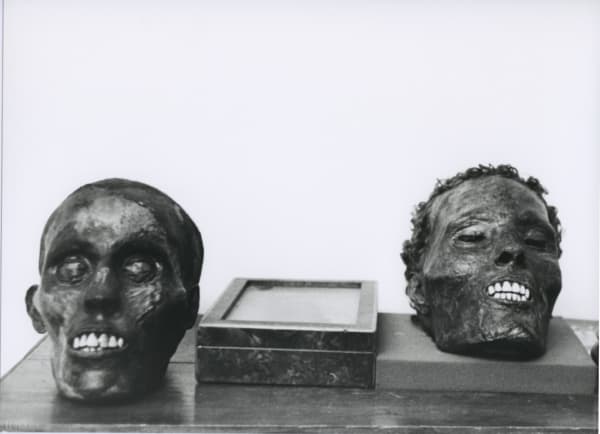 Hervé Guibert Musée de l'Homme, Paris Tirage gélatino-argentique d'époque 17,4 x 23,8 cm Dim. papier: 17,4 x 23,8 cm